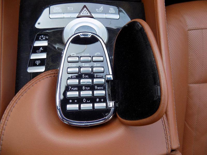 Mercedes-Benz CL (2010) 500 AMG/4-Matic/Designo/ - fotka 35 z 42