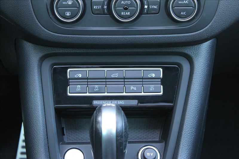 Volkswagen Sharan 2.0 TDI / DSG / TOP-VÝBAVA - fotka 27 z 48