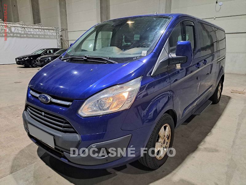Ford Tourneo Custom (2016) 2.0TDCi L2 9míst, Limited, TZ - fotka 2 z 13