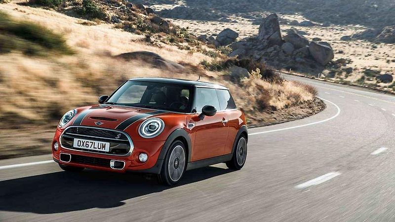 Mini Cooper S a Cabriolet.