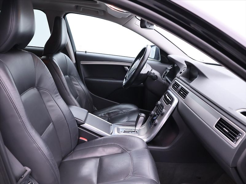 Volvo S80 2,4 D5 158kW DPH Aut. - fotka 12 z 31