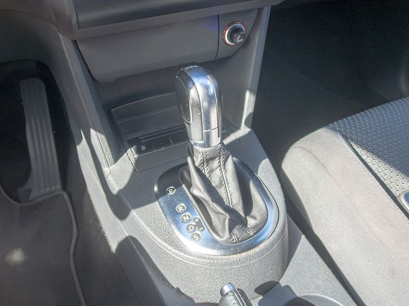 Volkswagen Touran (2014) 1.6TDI 77KW DSG NAVI – 7 SEDAD - fotka 25 z 50