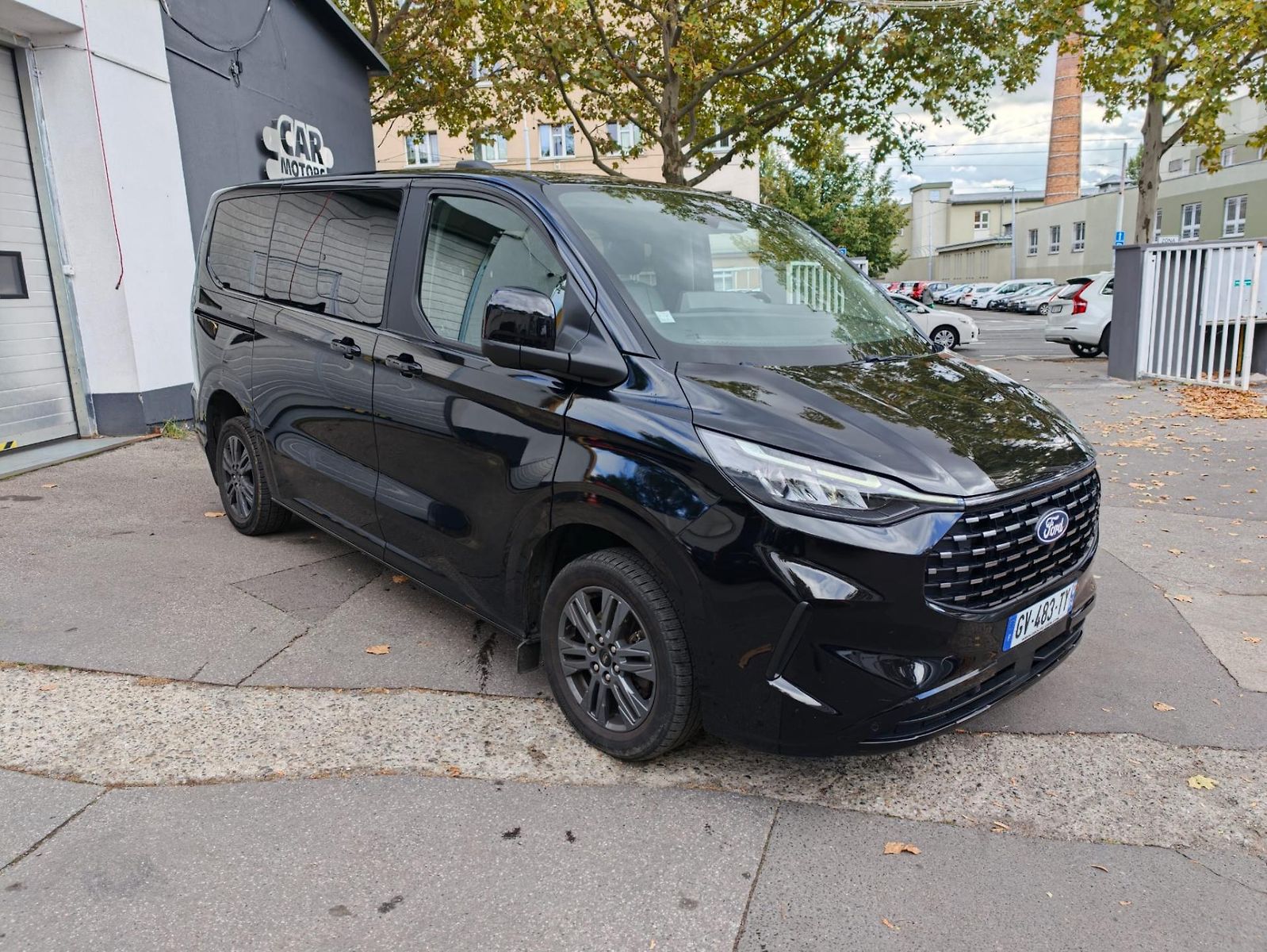 Ford Tourneo Custom 2.0d 125kW L1 Titanium 8 míst | TipCars.com
