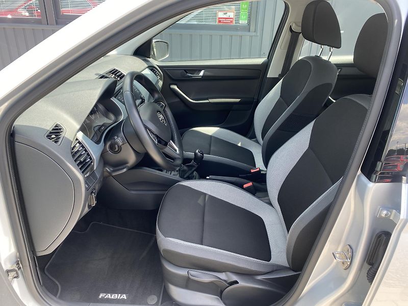 Škoda Fabia 1.2 TSI 66kW - ALU - PDC - fotka 13 z 41