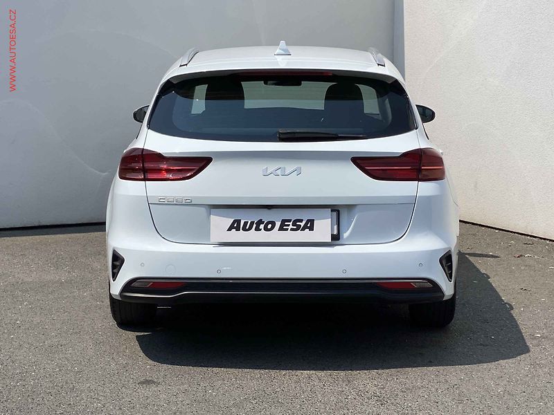 Kia Ceed (2022) 1.5 T-GDi SW, 1.maj,ČR, Spin - fotka 5 z 18