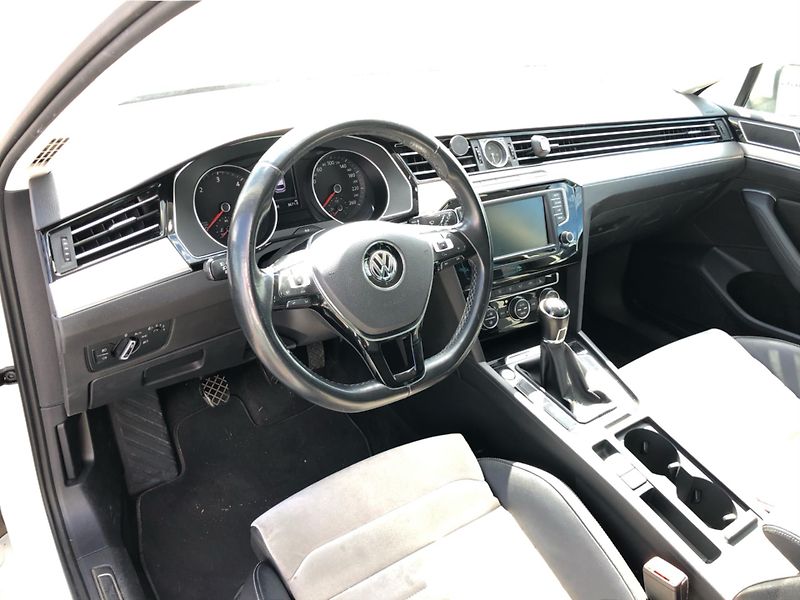 Volkswagen Passat Variant 2.0 TDi 4-Motion HIGHL - fotka 5 z 29