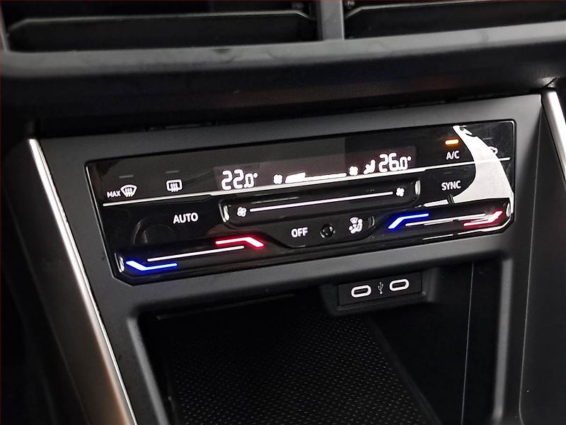 Volkswagen Taigo (2023) 1.0 TSI - fotka 16 z 19
