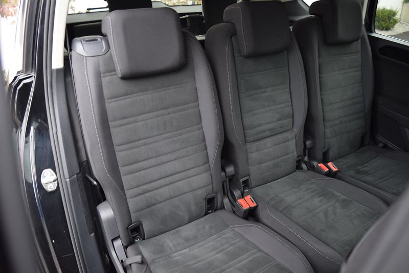 Volkswagen Touran (2017) 1.4TSI 110kw 7MÍST HIGHLIN TAŽ - fotka 40 z 48
