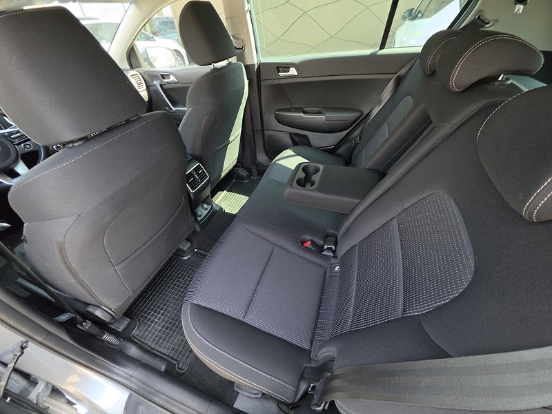 Kia Sportage (2021) 1,6TGDI 130kW man - fotka 10 z 16