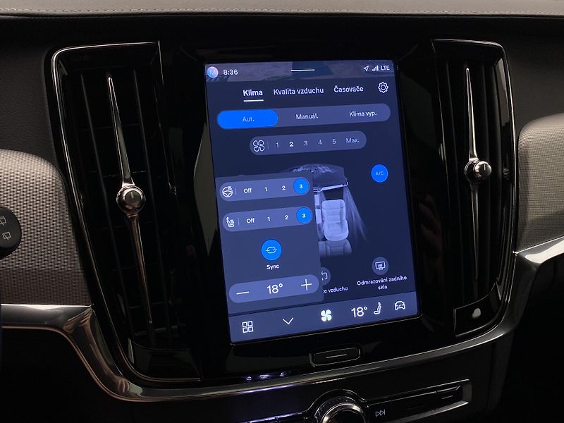 Volvo V90 T8 AWD RECHARGE DARK ULTRA - fotka 44 z 65