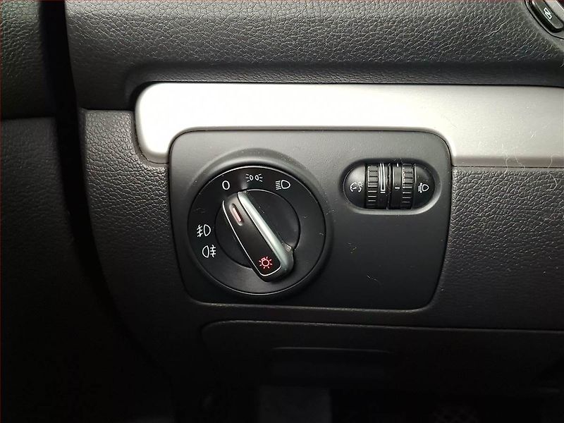 Volkswagen Golf (2011) 1.6 TDI, nová STK, dobrý stav - fotka 15 z 16
