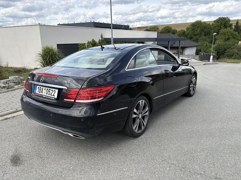 Mercedes-Benz Třídy E (2014) Cupe, 4matic, servisované - fotka 11 z 18