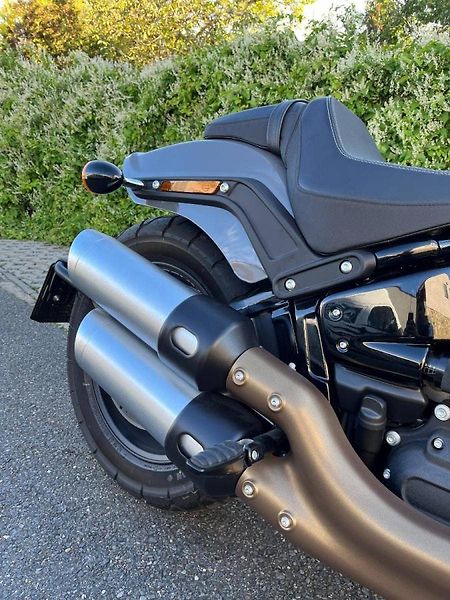 Harley-Davidson FXFBS Softail Fat Bob 114cui (2022) AKČNÍ CENA - fotka 11 z 14