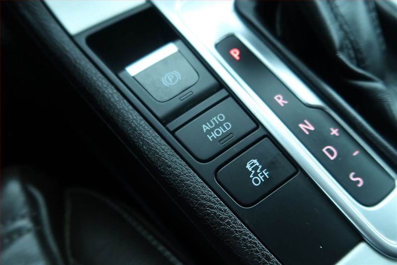 Volkswagen Passat (2013) 2.0 TDI, 4X4, Automat, Navi - fotka 21 z 26