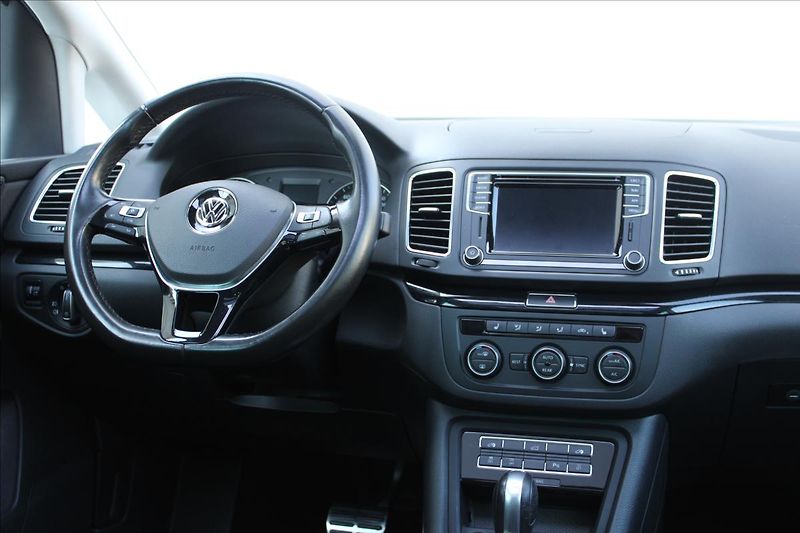 Volkswagen Sharan 2.0 TDI / 135kW / DSG / SOUND - fotka 21 z 49