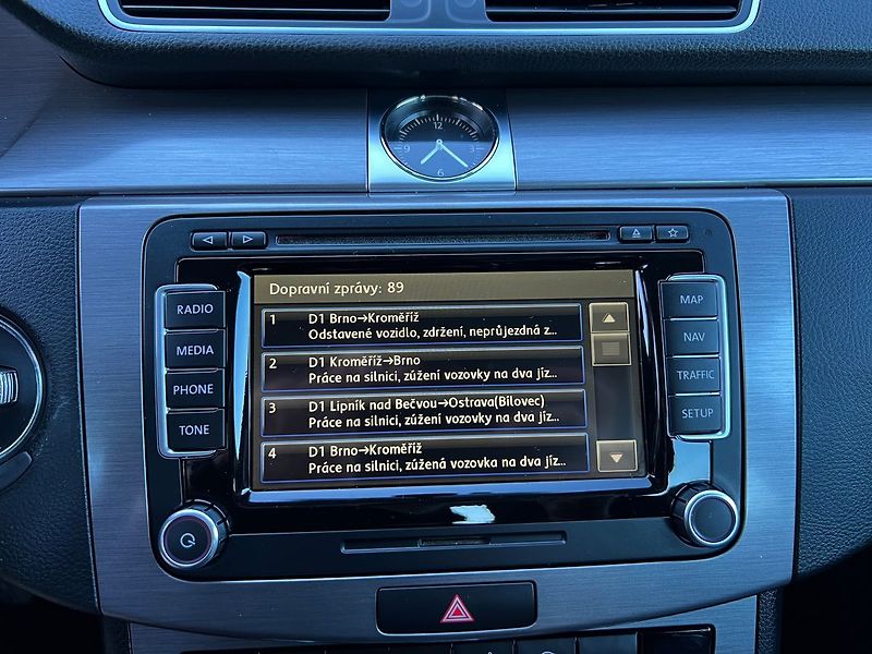 Volkswagen Passat TDI-ALU-NAVI-PLNÝ SERVIS - fotka 40 z 45