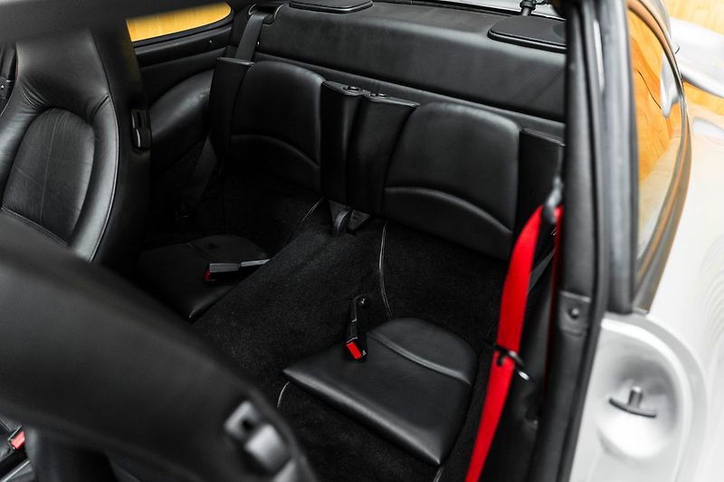 Porsche 911 Turbo - fotka 27 z 35