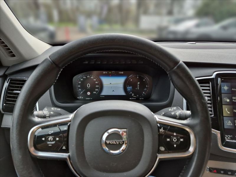 Volvo XC90 2,0 D5 AWD - fotka 8 z 15