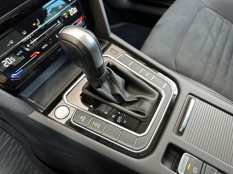 Volkswagen Passat Variant 2.0 TDI DSG R-Line 4Motion - fotka 15 z 34