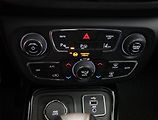 Jeep Compass (2019) 1.4 MultiAir, 4X4, Automat - náhled 11