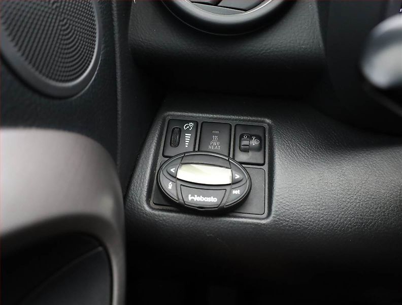 Toyota RAV4 (2006) 2.2 D-CAT, 4X4, Navi - fotka 15 z 20
