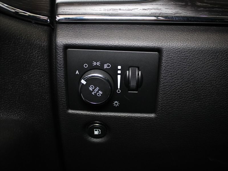 Jeep Grand Cherokee 3,0 V6 CRD 184kW Summit 62tkm! - fotka 18 z 26