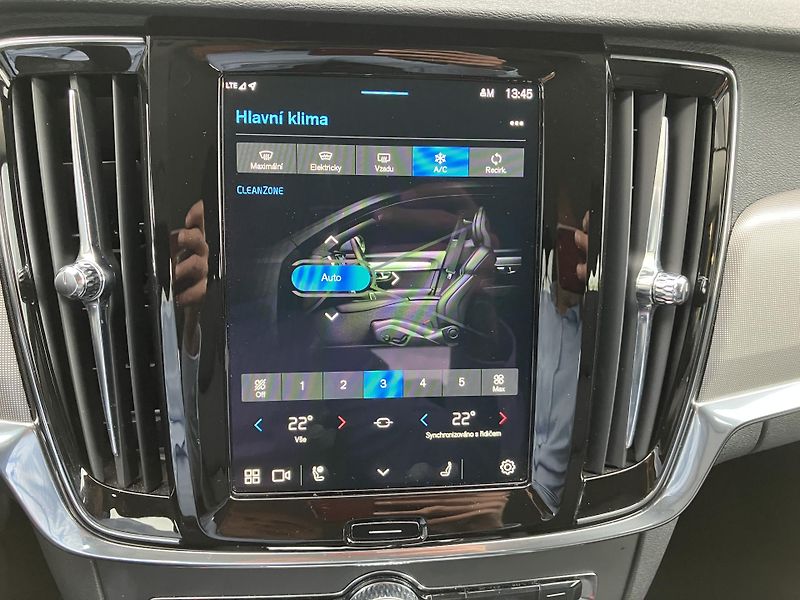 Volvo V90 B4 AWD Momentum PRO AT8, ČR - fotka 36 z 42