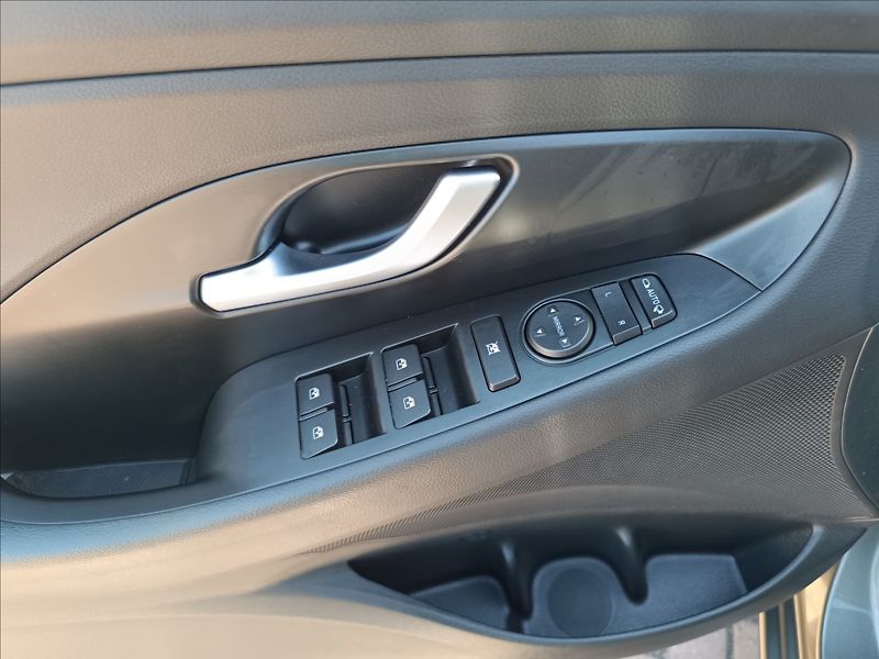 Hyundai i30 1,0 T-GDi , DCT,Automat Smart - fotka 17 z 21