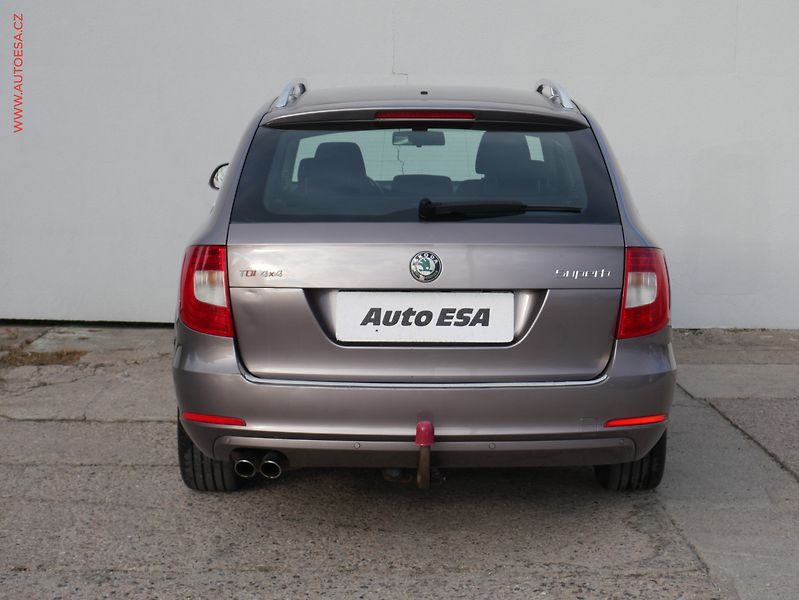 Škoda Superb (2012) 2.0TDi 4x4, AC, TZ, park - fotka 5 z 20