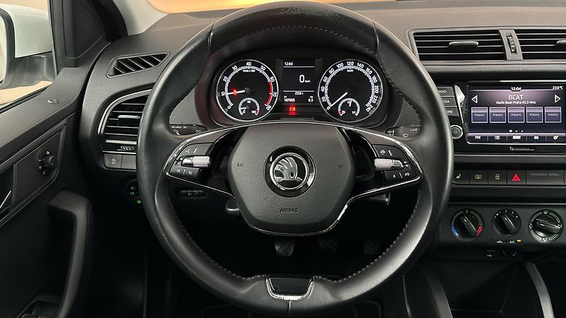 Škoda Fabia 1.0 TSI Ambition Combi - fotka 9 z 23