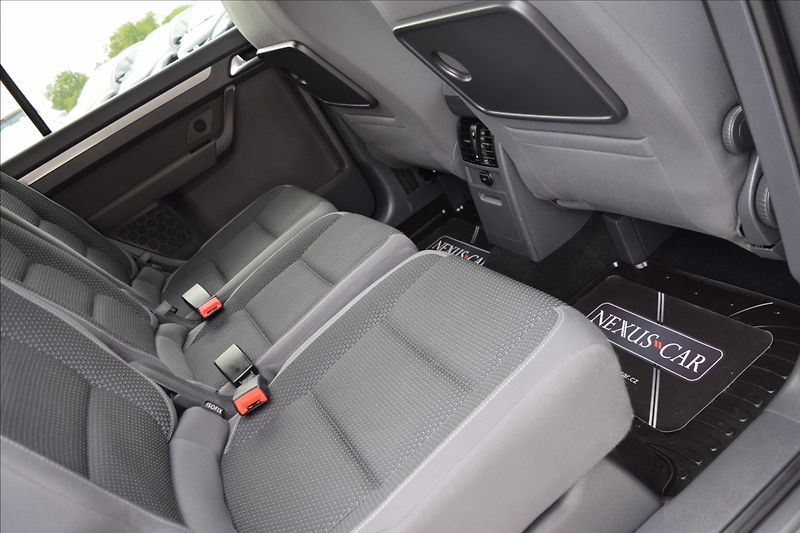 Volkswagen Touran 1,6 d 77KW BIXENON TAŽNÉ - fotka 39 z 40
