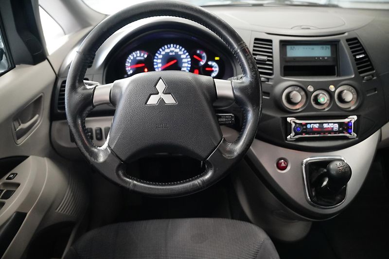 Mitsubishi Grandis - fotka 14 z 21