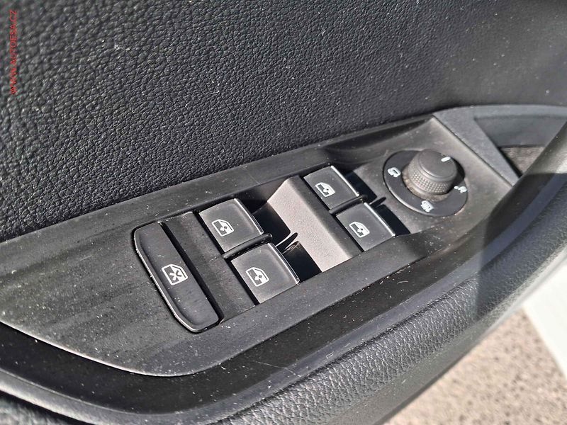 Škoda Superb (2017) 2.0 TDI, 1.maj, DSG, LED - fotka 13 z 18