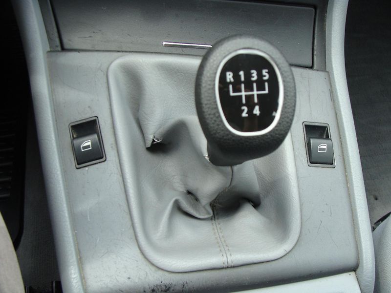 BMW Řada 3 318i, bez koroze - fotka 15 z 24