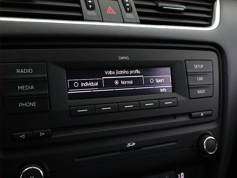 Škoda Octavia (2013) Elegance 1.6 TDI, Serv.kniha - fotka 14 z 16