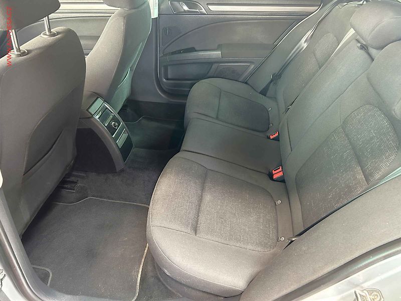 Škoda Superb (2015) 2.0TDi, DSG, AC - fotka 10 z 15