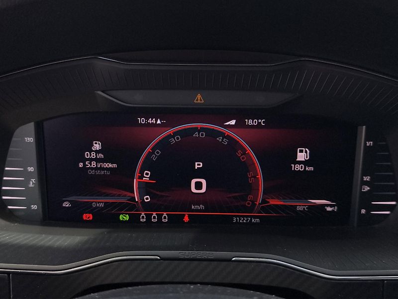 Škoda Superb (2023) SportLine 2.0 TDI 110kW DSG, Č - fotka 16 z 30