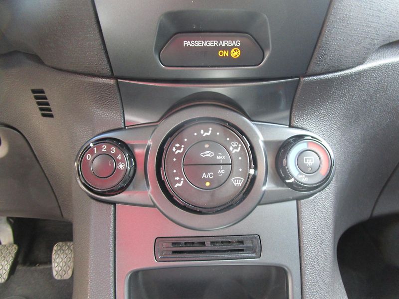 Ford Fiesta 1,2-60KW-NOVÁ STK+OLEJ+ROZVODY - fotka 12 z 15