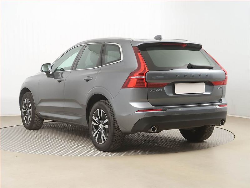 Volvo XC60 (2020) B4 AWD - fotka 4 z 17