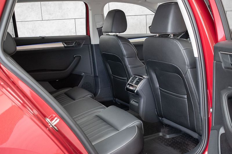 Škoda Superb 2.0TDI L&K*4xVÝHŘEV*DPH*ČR 1.M - fotka 12 z 49