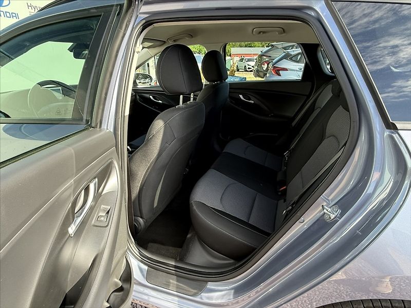 Hyundai i30 1,5 T-GDI 103kW DCT Family - fotka 20 z 24