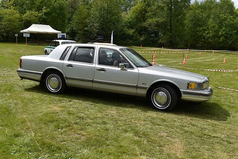 Ve Varnsdorfu se potkali majitelé několika desítek automobilových veteránů.