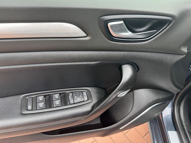 Renault Mégane (2016) 1.6dCi Bose Navi Polokůže - fotka 28 z 50