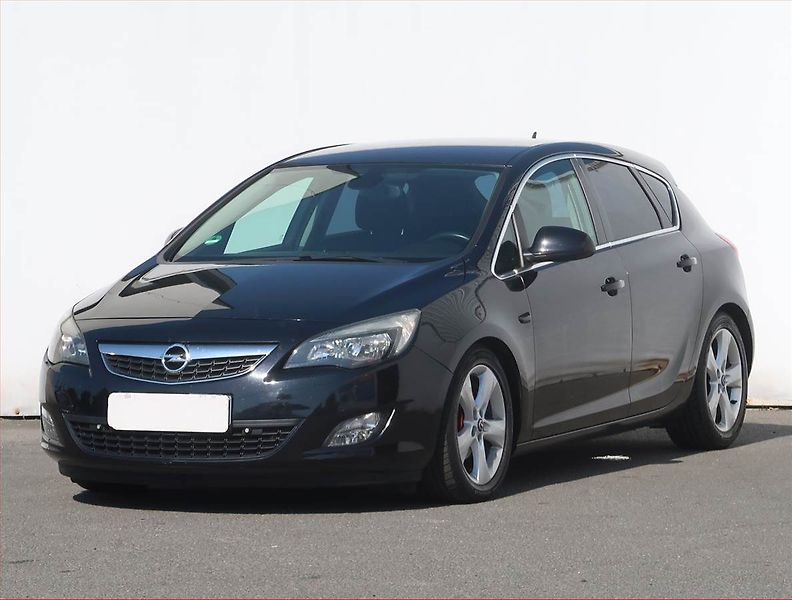 Opel Astra (2010) 1.4 T, Tempomat, Park. senzory - fotka 2 z 18