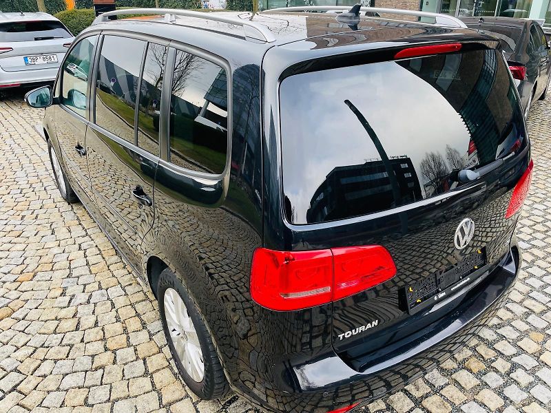Volkswagen Touran 1.4TSI VÝHŘEV SERVISKA TAŽNÉ - fotka 19 z 46