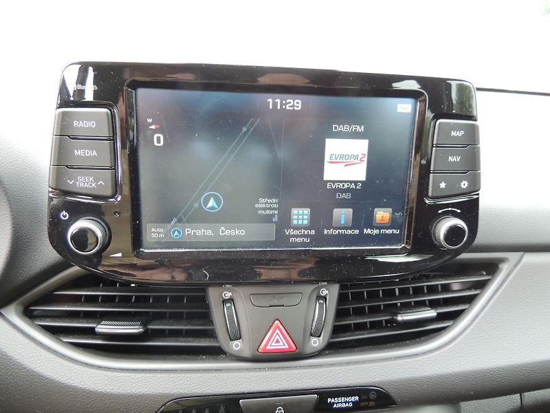 Hyundai i30 (2019) Combi 1.6CRDi,100kw,automat,ČR - fotka 28 z 49