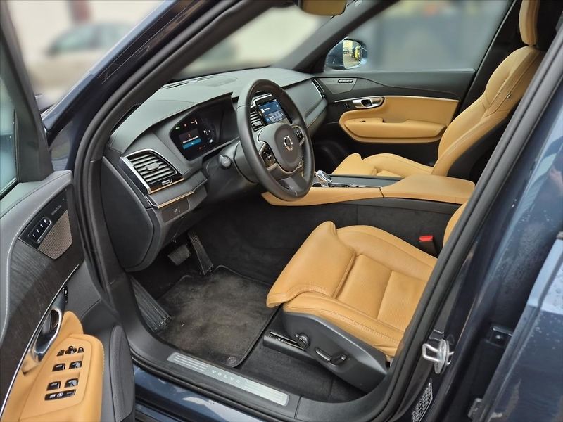 Volvo XC90 2,0 B5 AWD diesel Plus Bright - fotka 7 z 18