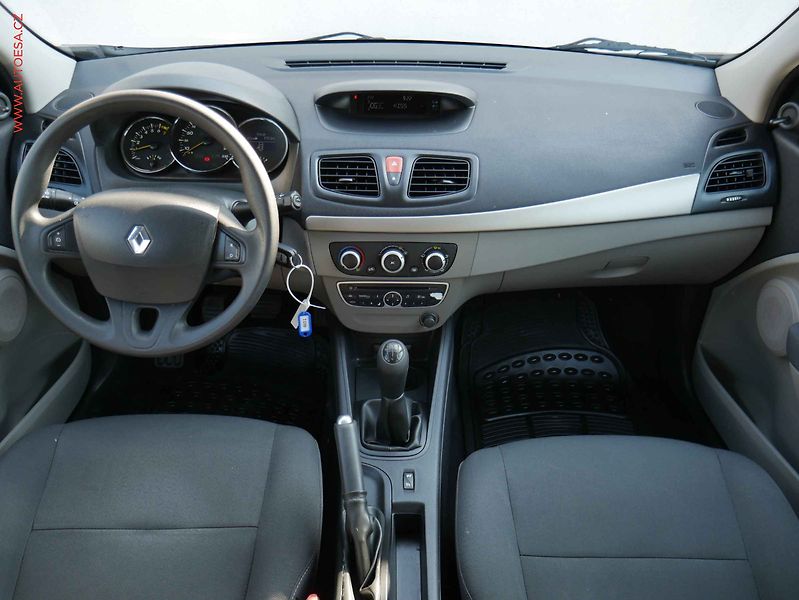 Renault Mégane (2010) 1.6i, 1.maj,ČR, AC, tempo - fotka 8 z 19
