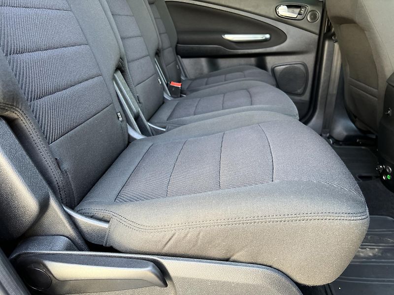 Ford S-MAX 2.2TDCi AUTOMAT NAVI KLIMA - fotka 30 z 44