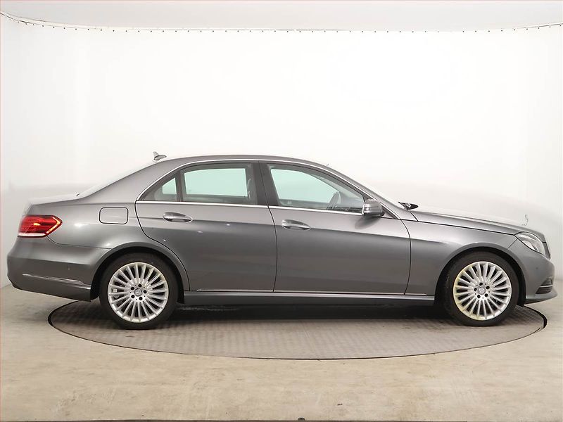 Mercedes-Benz Třídy E (2016) E 250 BlueTEC 4MATIC, 4X4 - fotka 6 z 16